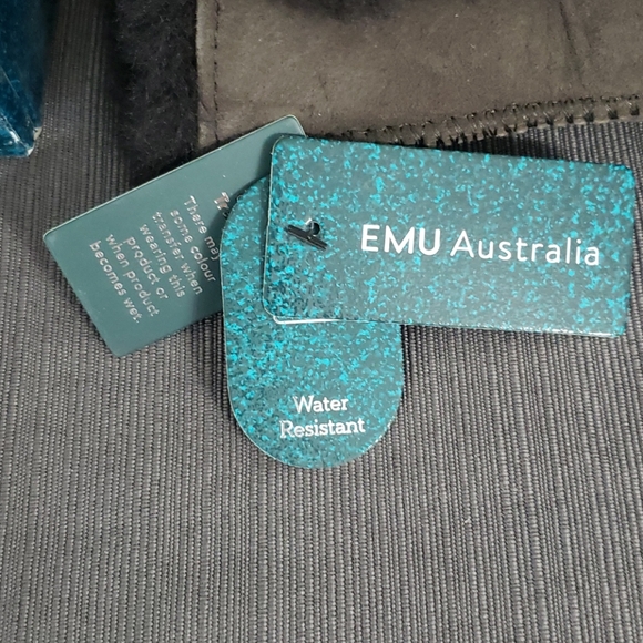 New Emu Hakea Low Skeepskin Fur Boots - Picture 4 of 7